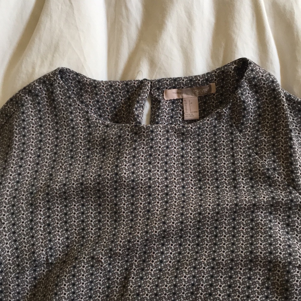 F21 Contemporary Top - Picture 4 of 6